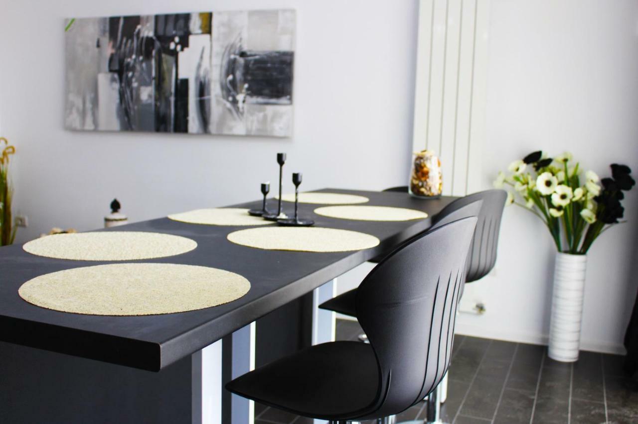 Năvodari Apartel Black & White מראה חיצוני תמונה