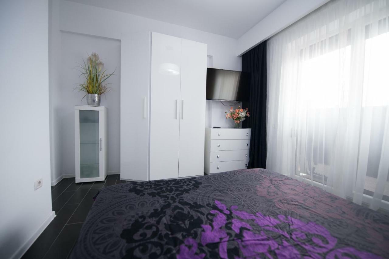 Năvodari Apartel Black & White מראה חיצוני תמונה