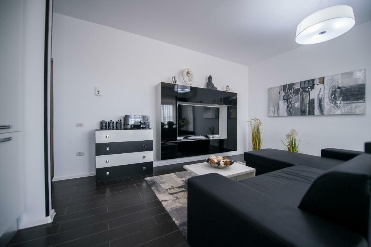 Năvodari Apartel Black & White מראה חיצוני תמונה