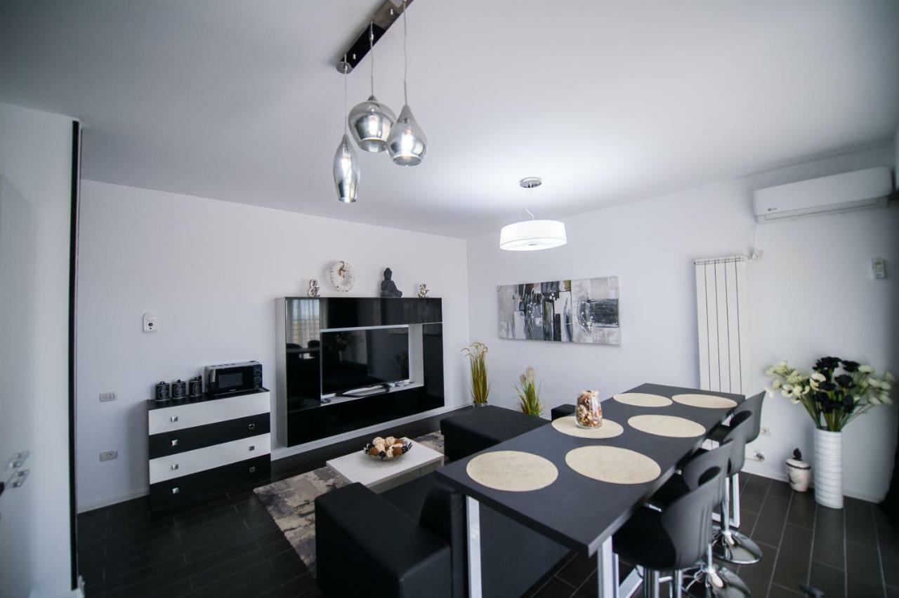 Năvodari Apartel Black & White מראה חיצוני תמונה